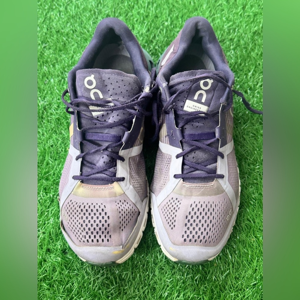 On Running Gray‎ and Purple Women Sneakers Size 9